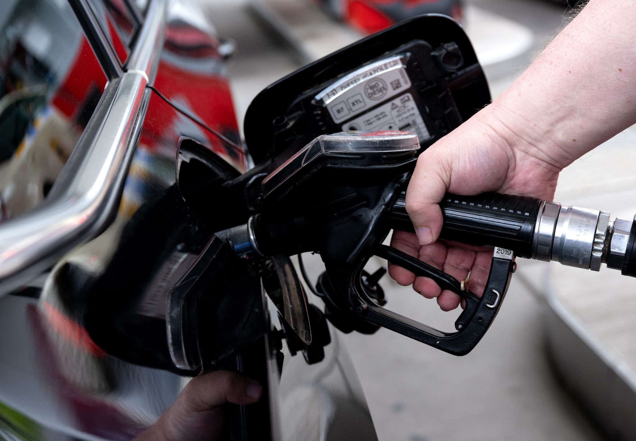 neuzulassungen: mehr benziner als e-autos in thüringen