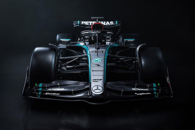 Mercedes presenta el W15, su nuevo coche para la F1 2024
