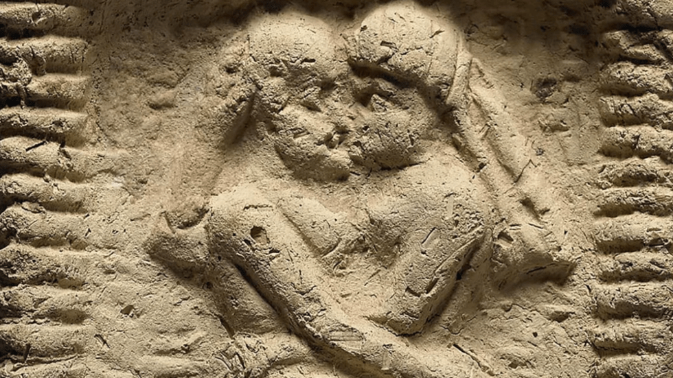 η ιστορία του φιλιού πάει πίσω στο 2.500 π.χ. στην αρχαία μεσοποταμία και την αίγυπτο