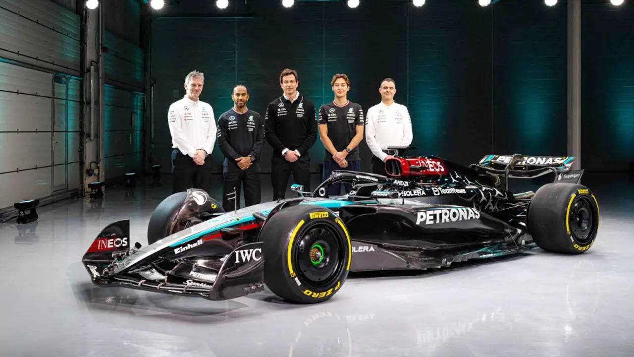 Emotional Lewis Hamilton Unveils Mercedes 2024 F1 Car   BB1igpyN.img