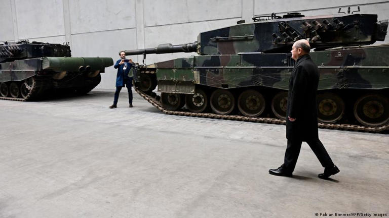 德国总理肖尔茨参观武器制造商莱茵金属（Rheinmetall）的工厂