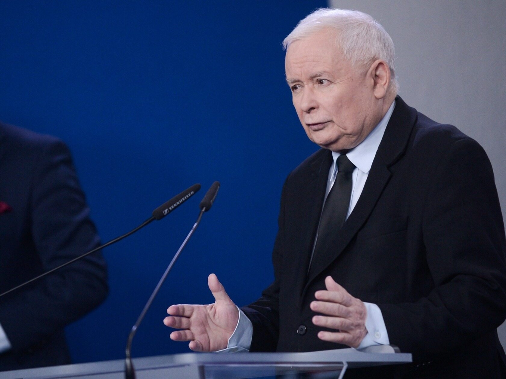 kaczyński zagroził kandydatom partii do pe? europoseł pis komentuje