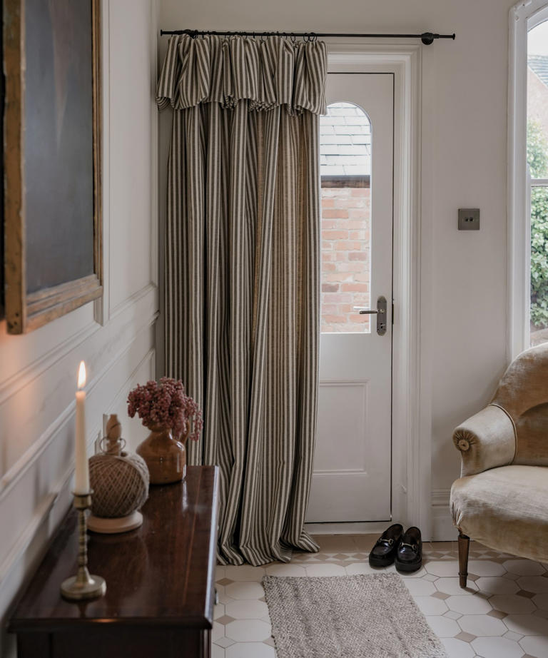 These 16 curtain ideas take the guesswork out of this tricky window ...