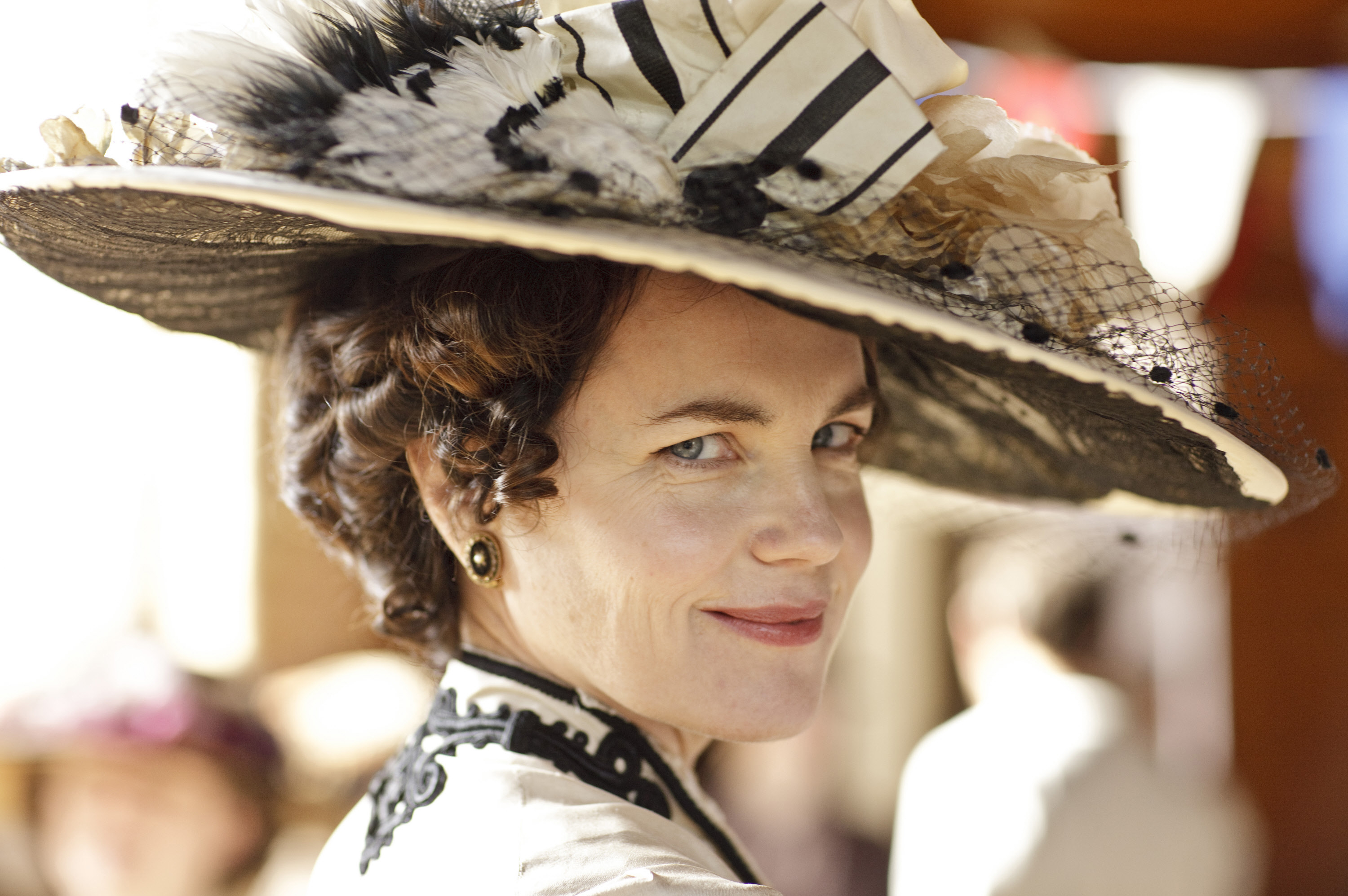 <p>Here's a closer look at that epic hat Elizabeth McGovern's Cora Crawley, Countess of Grantham wore at the garden party on season 1 of "Downton Abbey."</p>