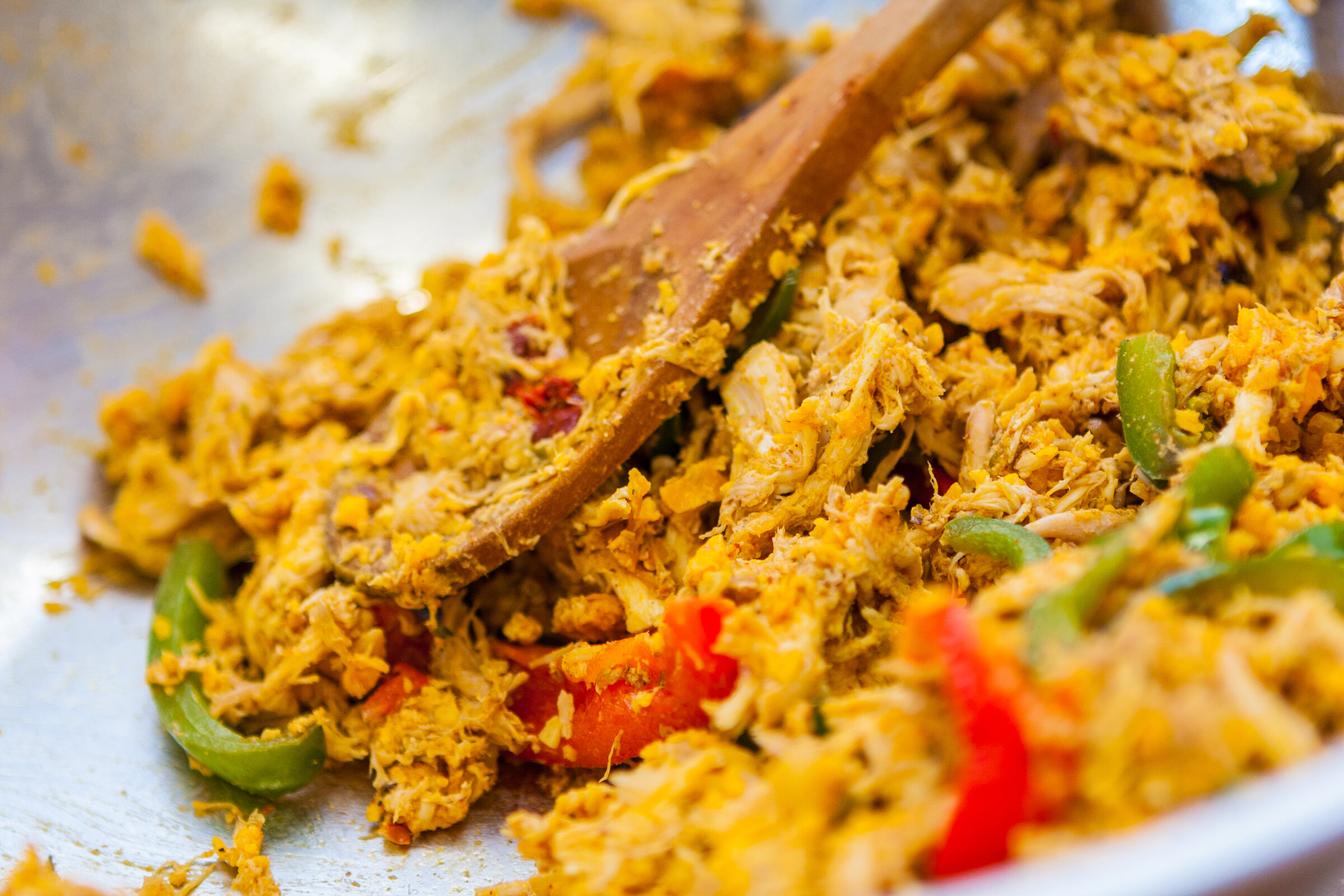 omelete com frango e ricota é receita fácil, prática e deliciosa; veja o passo a passo!
