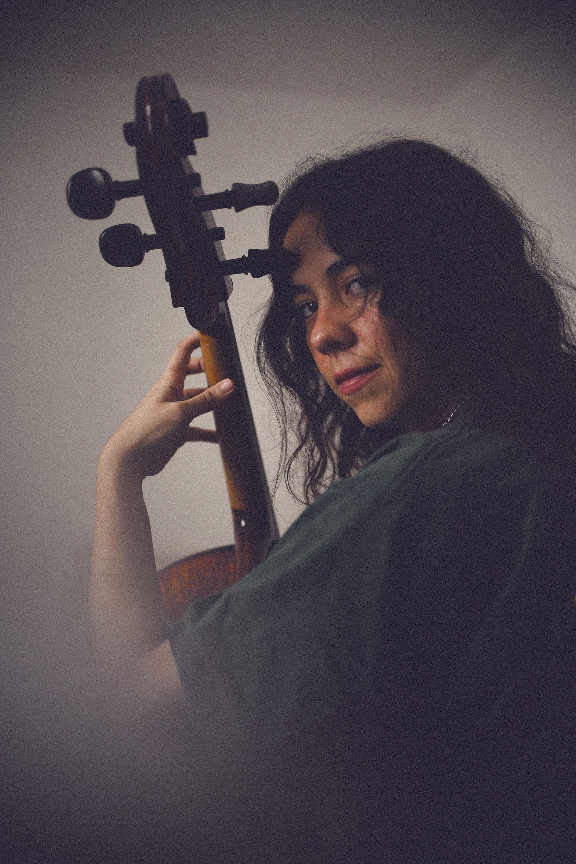 android, ella es mabe fratti, la cellista guatemalteca que ha revolucionado la escena musical experimental en méxico