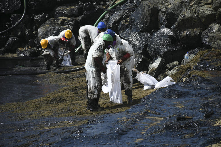 Caribbean oil spill blackens beaches, but mystery apparently cleared up