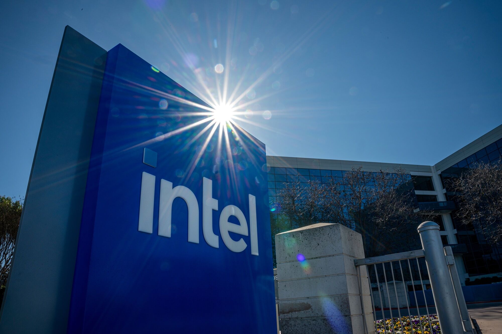 intel said to seek $2 billion from partner for irish chip plant