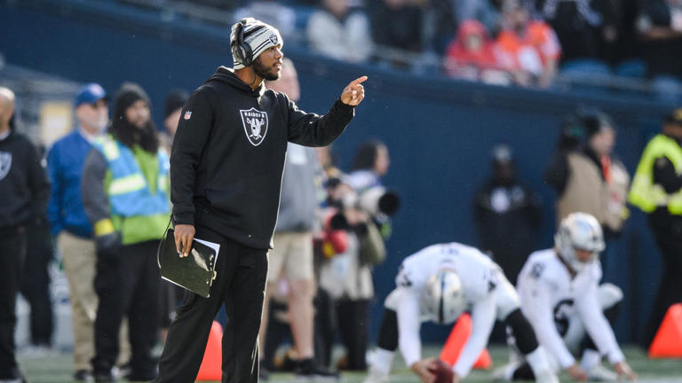 Report: Seahawks interview former Raiders assistant for quarterbacks coach