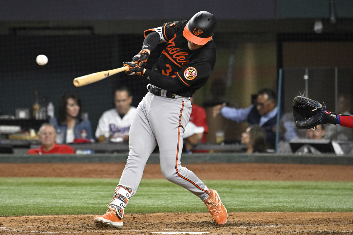 orioles agree to short-term deal with first baseman