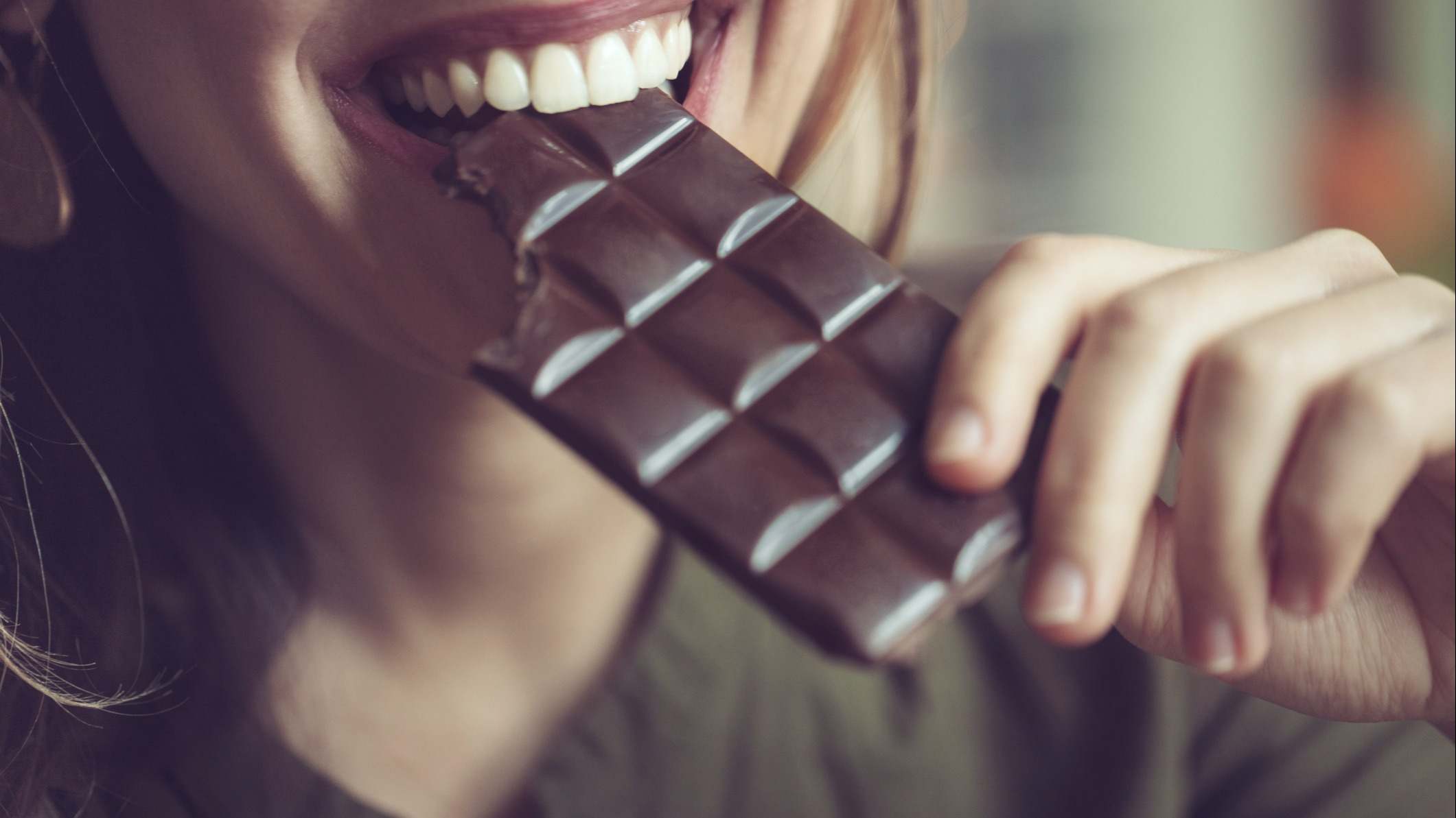 por qué no es bueno comer chocolate negro por las noches