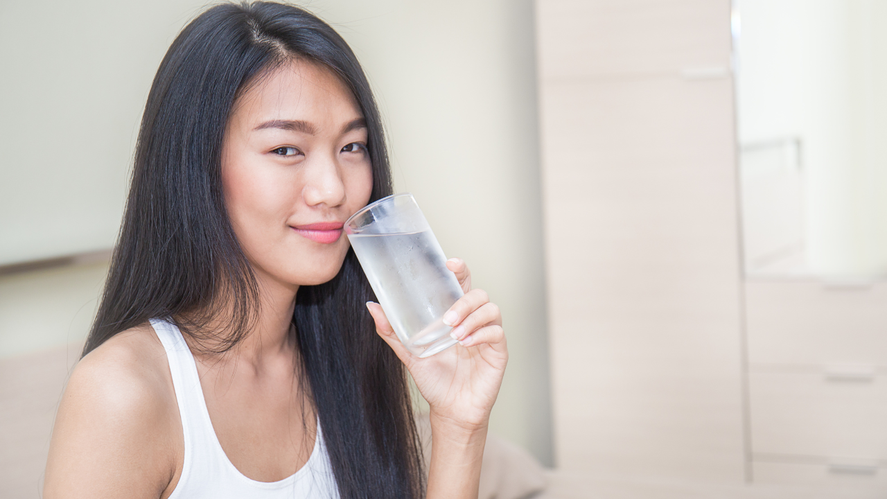 how much water consumption is beneficial after waking up in the morning