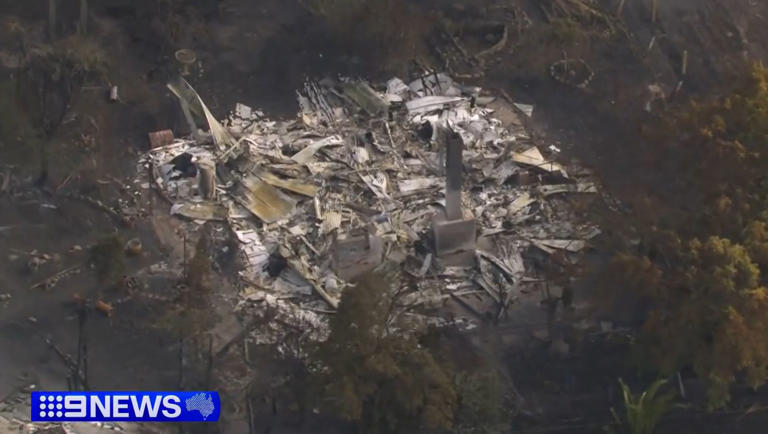 Residents return to bushfire-ravaged town finding half of it destroyed