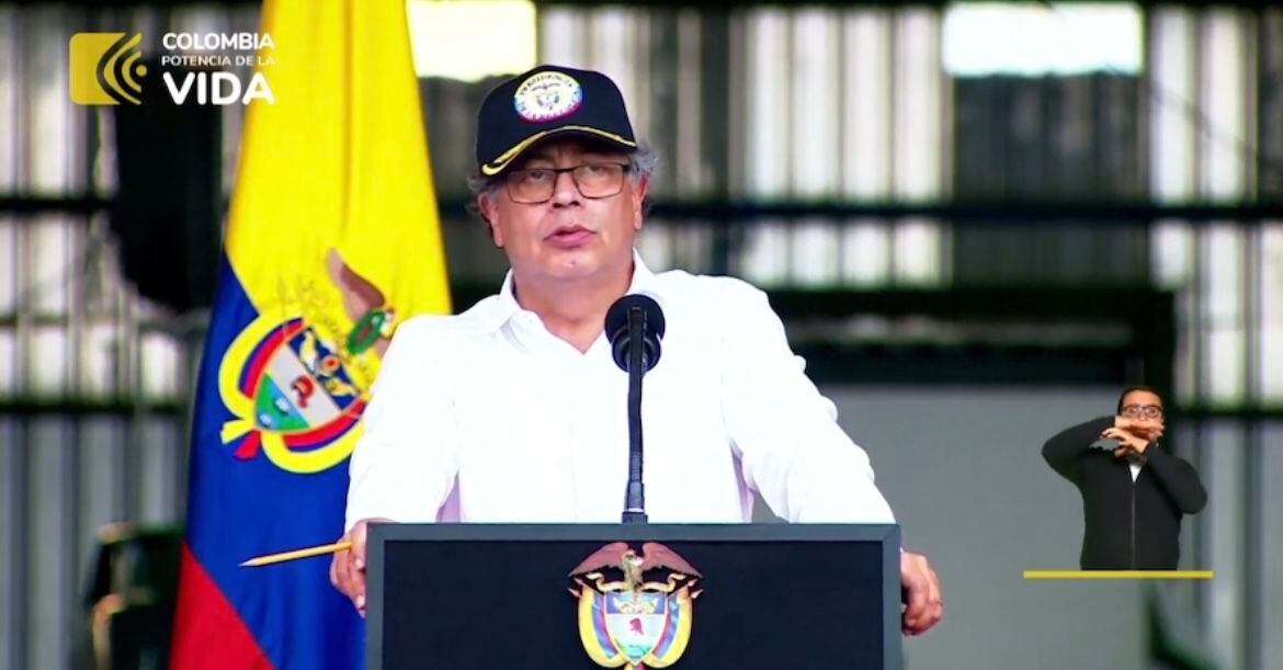 presidente gustavo petro se despachó contra el petróleo y carbón, los declaró como el “principal enemigo de la sociedad colombiana”