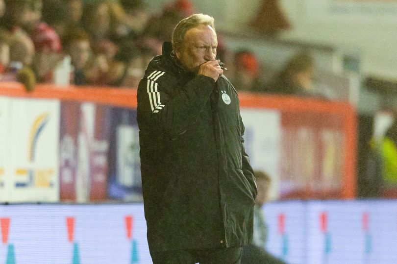 neil warnock apologises to aberdeen fc star who became collateral damage in pittodrie 'disgrace'