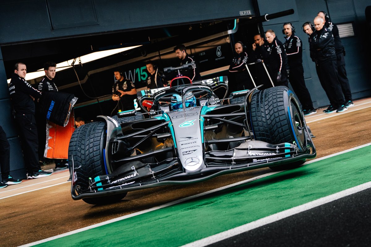 Modifikasi Sayap Depan Terlihat Di Mercedes W15