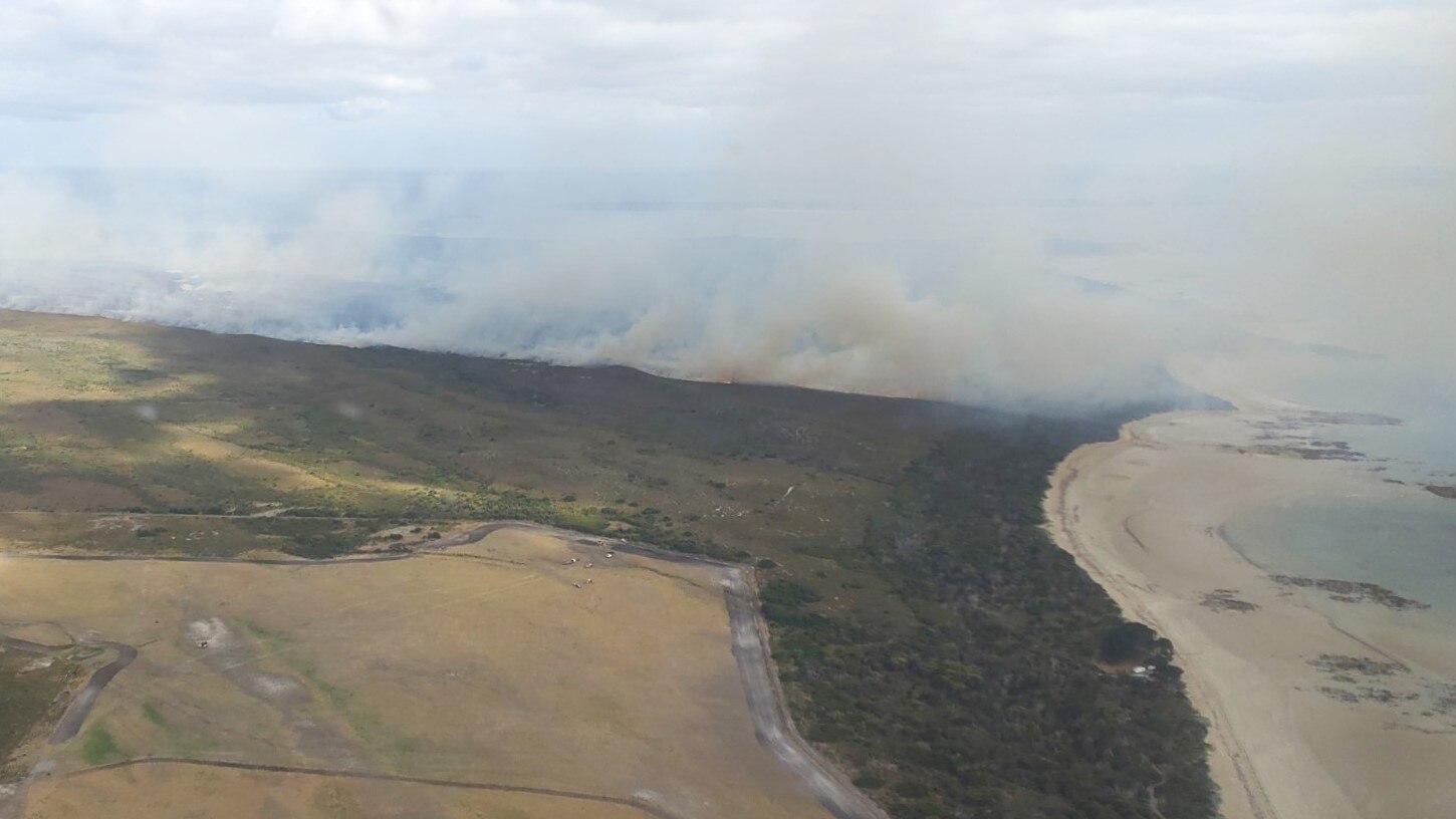 campers and residents evacuated over bushfire threat in north-east tasmania