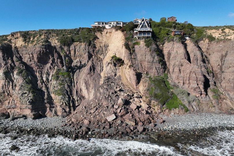 california landslide leaves £13million mansion inches from crashing into ocean