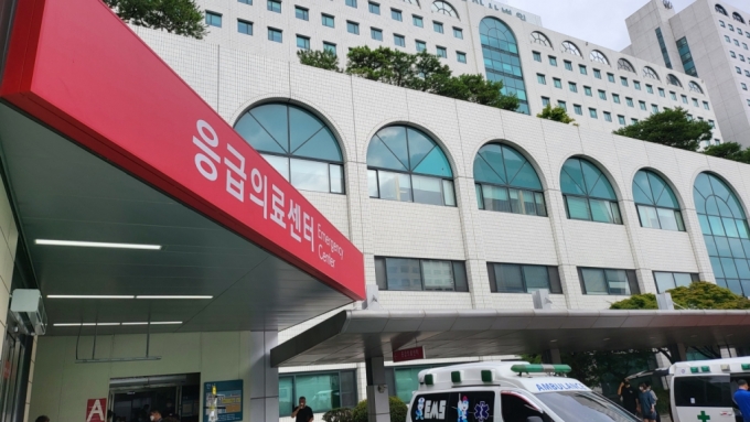 [단독]서울아산병원 응급실 인턴들 '사직' 병원 떠났다…'의료 공백' 현실로