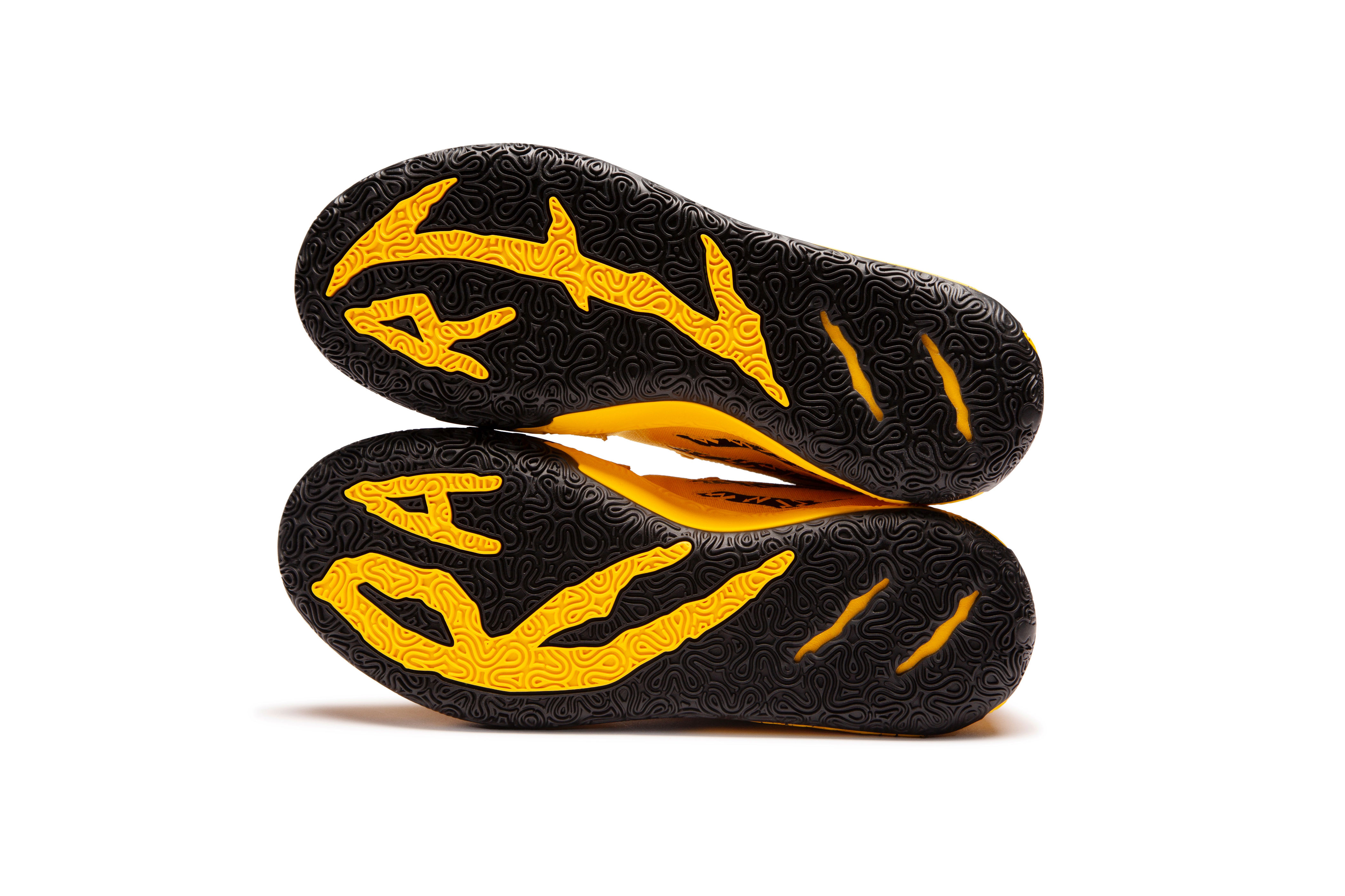 puma et porsche sortent une étonnante paire de sneakers jaunes avec une star de la nba