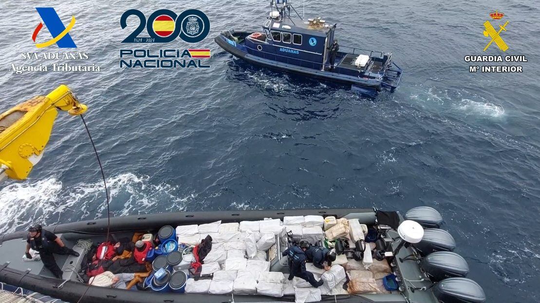 interceptan en el atlántico una embarcación con más de 4 toneladas de cocaína