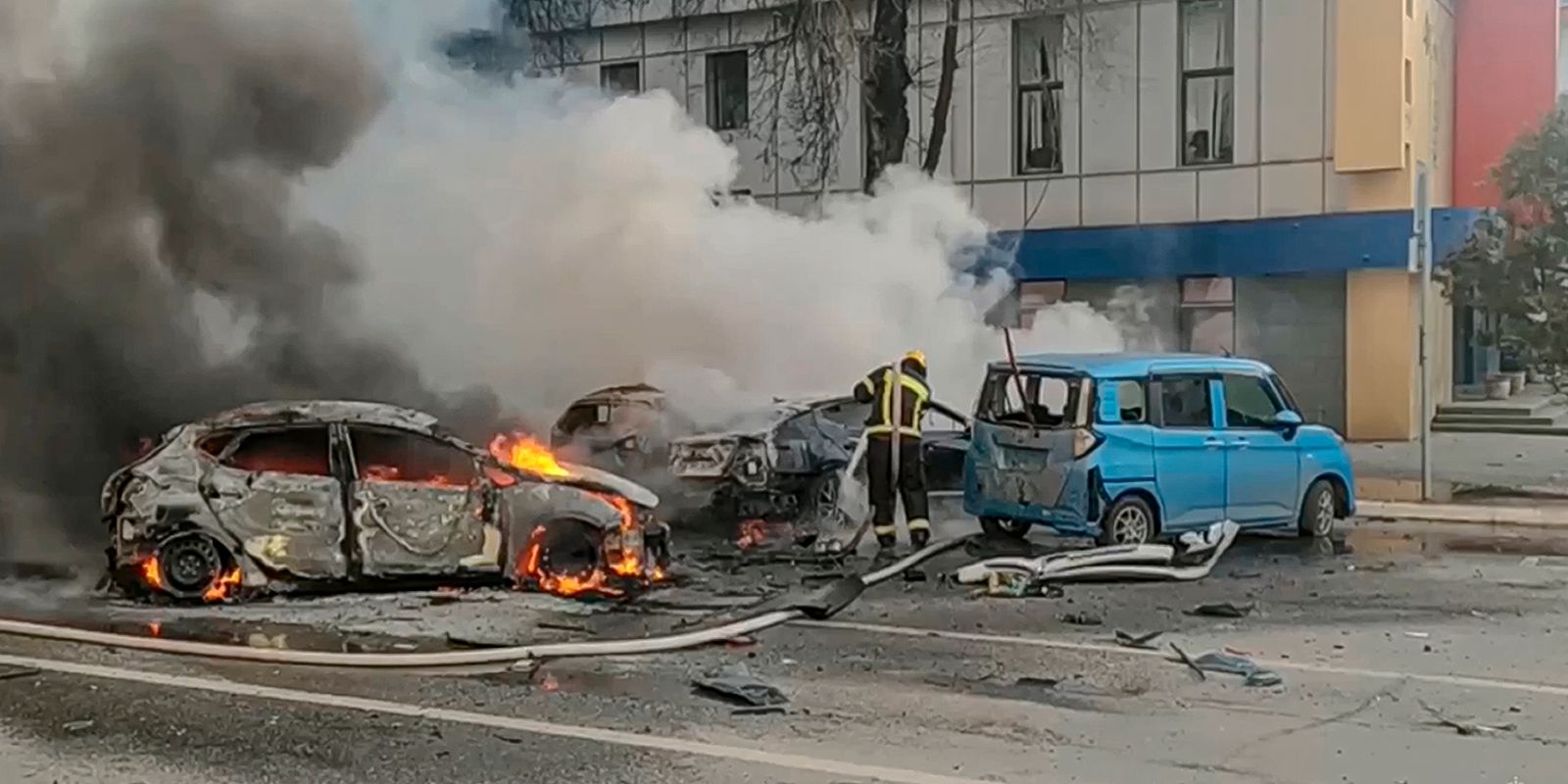 uppgifter: fem döda i attack mot köpcentrum i belgorod