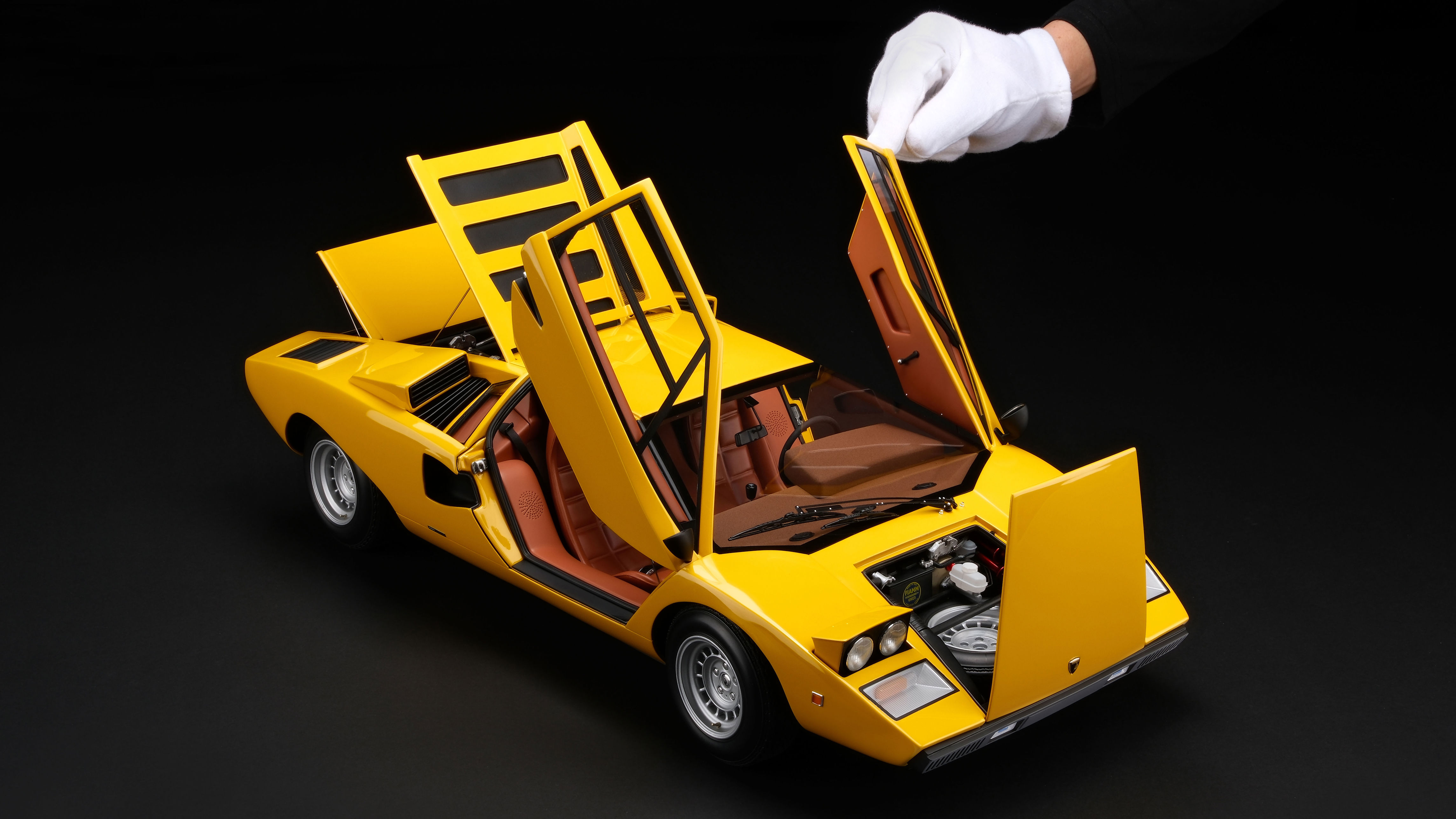 feast your eyes on these stunning lamborghini countach and revuelto 1:8 scale models
