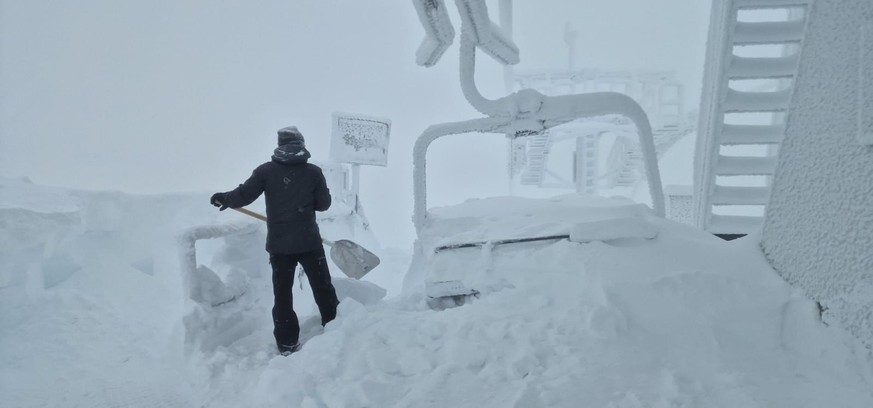 8 meter neuschnee seit november – dieses schweizer skigebiet versinkt im schnee
