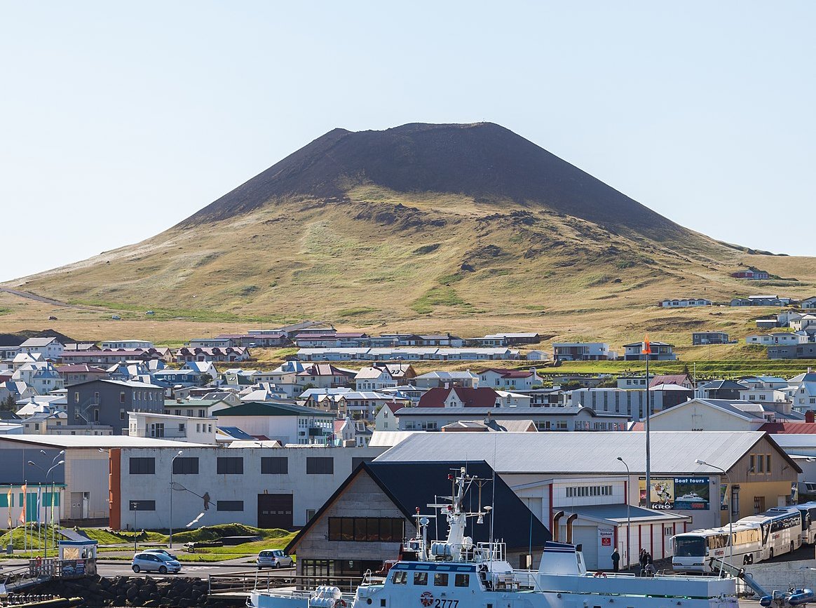<p>Earthquakes and volcanic eruptions are fairly common in Iceland. So, the locals are trained to react appropriately from a young age. Their homes are built with this in mind, and children are taught not to overreact to common rumbles and vibrations.</p>
