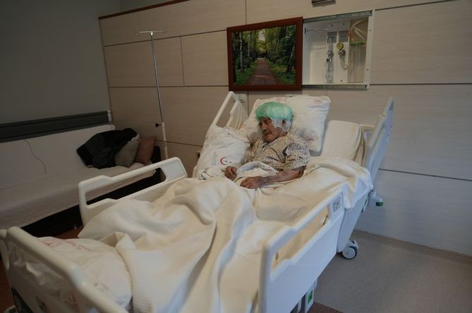 112 yaşında beyin ameliyatını atlattı