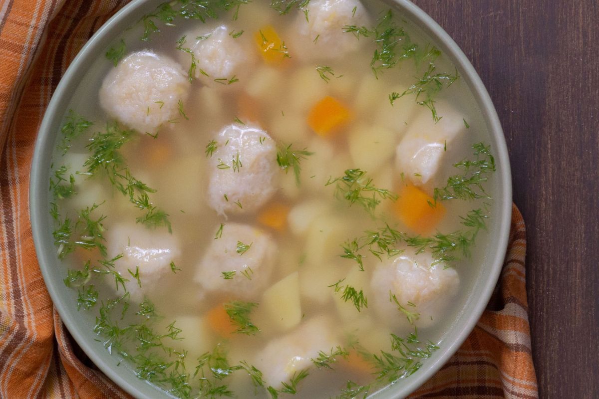 babcie z lubelszczyzny często gotują zupę chłopską. jest smaczna, a składniki tanie
