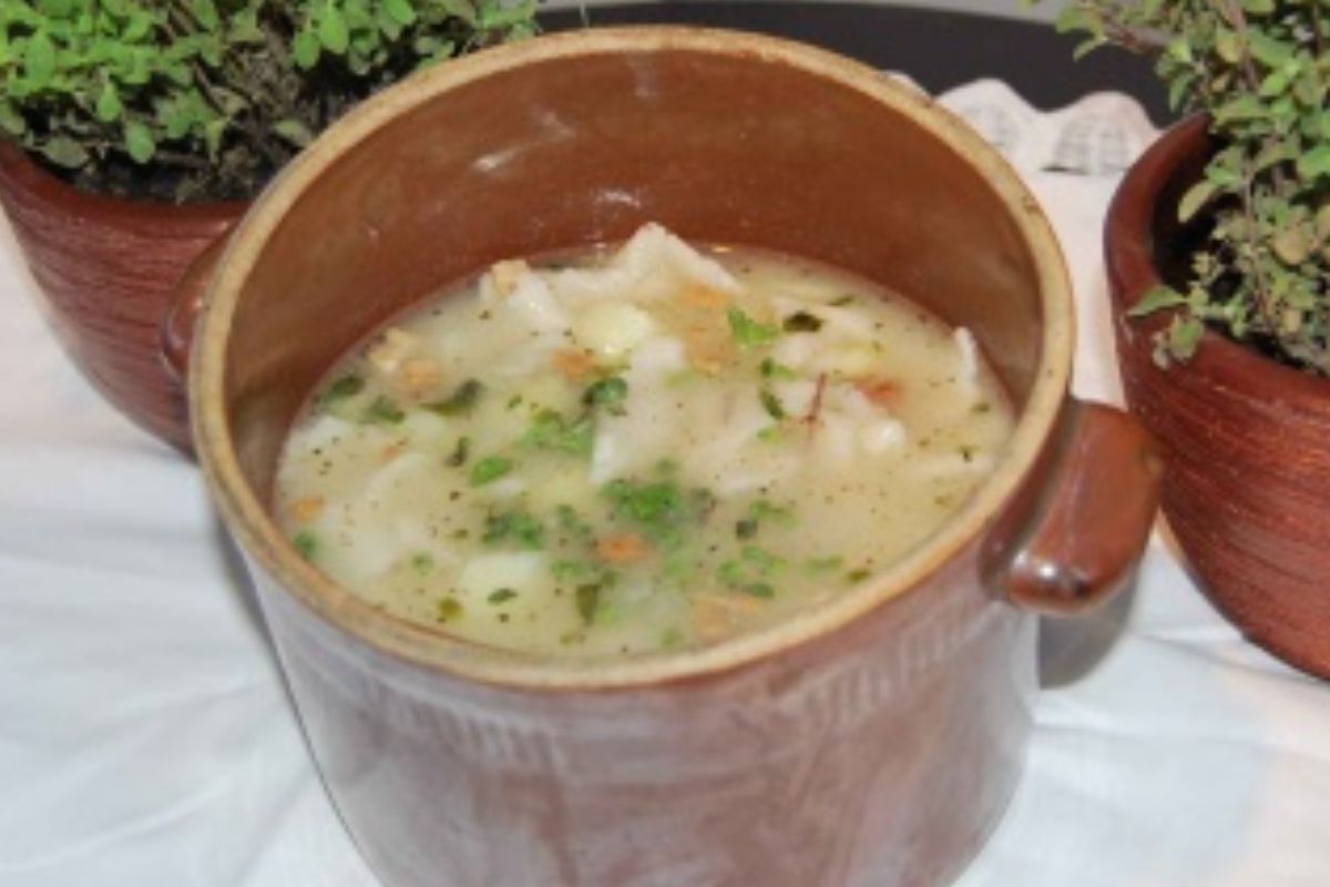 babcie z lubelszczyzny często gotują zupę chłopską. jest smaczna, a składniki tanie