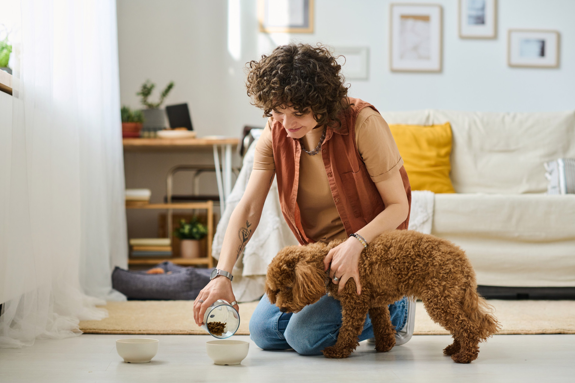 <p>If you're an animal lover, consider pet sitting! A pet sitter cares for one or more pets while their owner is away. This type of care can be provided in your home or in the owner's home.</p><p>You may also like:<a href="https://www.starsinsider.com/n/383003?utm_source=msn.com&utm_medium=display&utm_campaign=referral_description&utm_content=670061en-en"> Celebrities who have been body shamed</a></p>