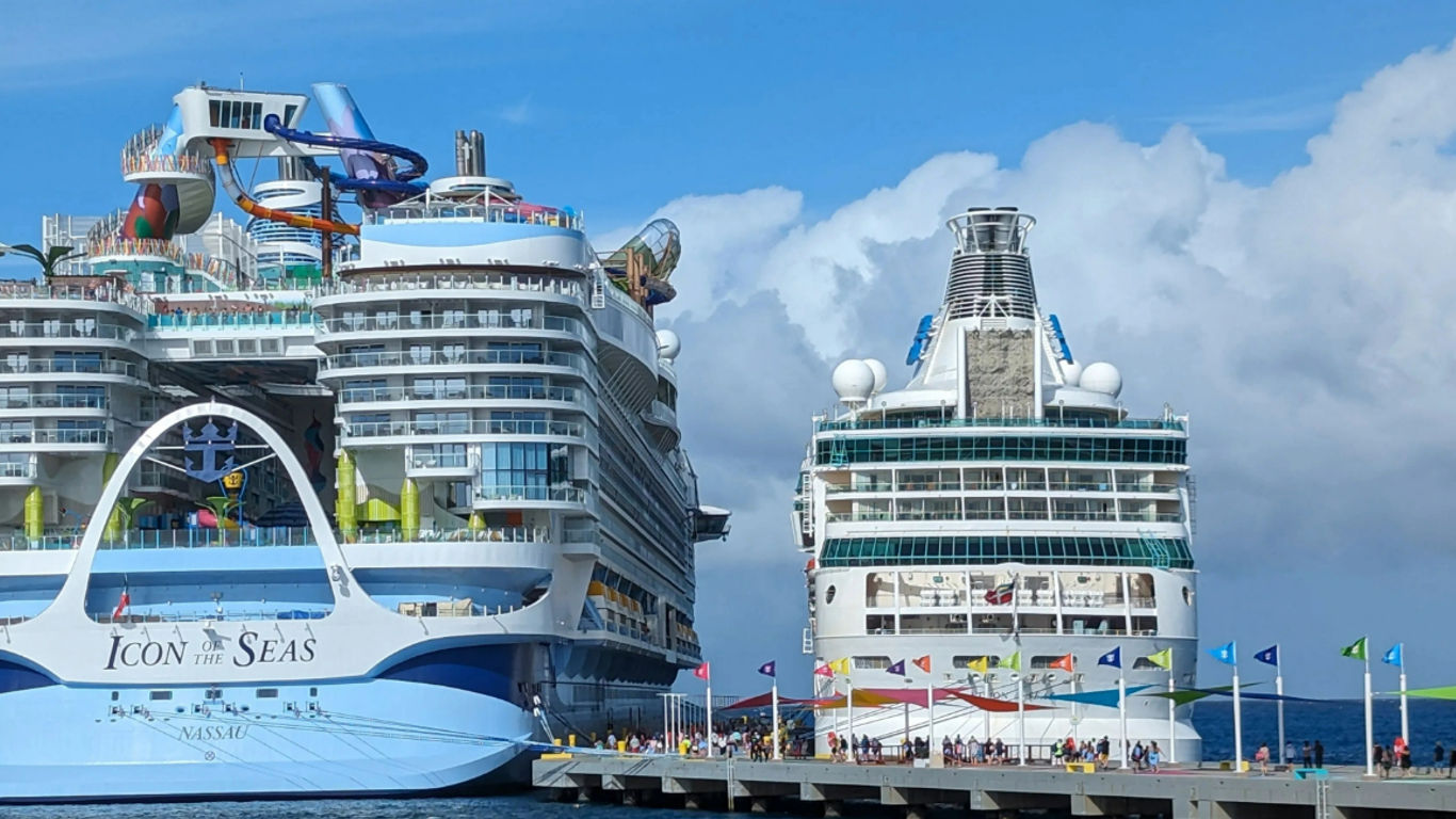 royal caribbean orders seventh oasis class ship for 2028