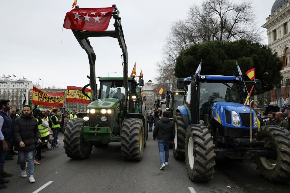 tractors gather in central madrid in farmers' protest