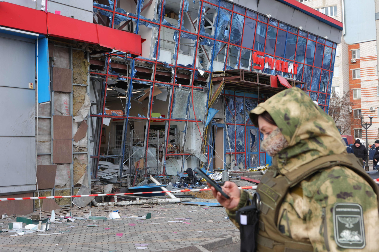 seks meldes dræbt i ukrainsk angreb mod russisk by