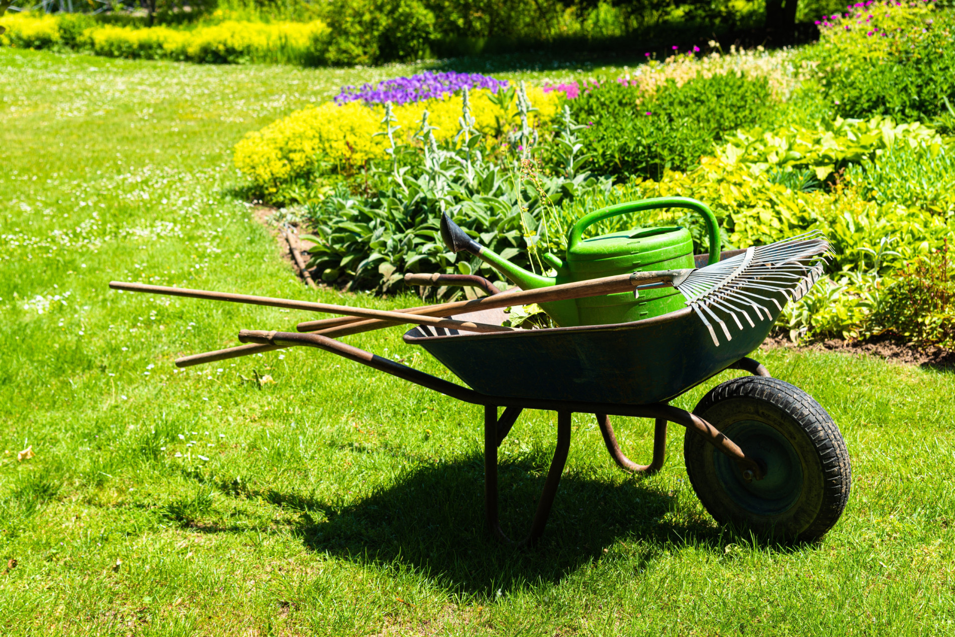 <p>Most people want their yards tidied up in the spring, their lawns mowed in the summer, their leaves removed in the fall, and their shrubs and driveways ready for winter snow.</p>