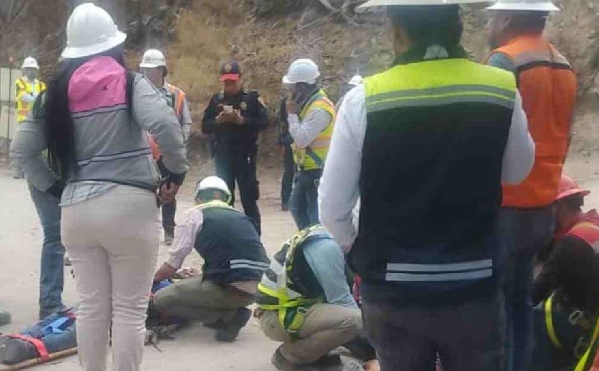 trabajadores caen de estructura del tren interurbano méxico-toluca; uno de ellos falleció