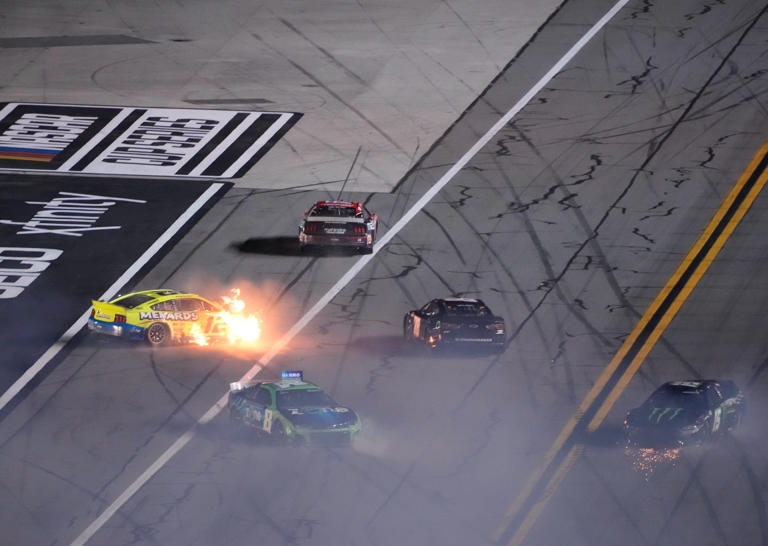 Ryan Blaney hits hard in fiery multi-car wreck in NASCAR Daytona Duels