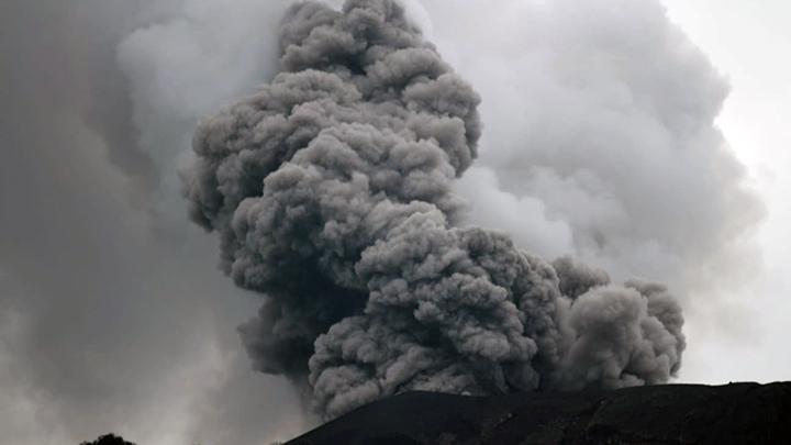 Erupsi Tengah Malam Gunung Marapi, Tinggi Kolom Abu Mencapai 1,5 Kilometer