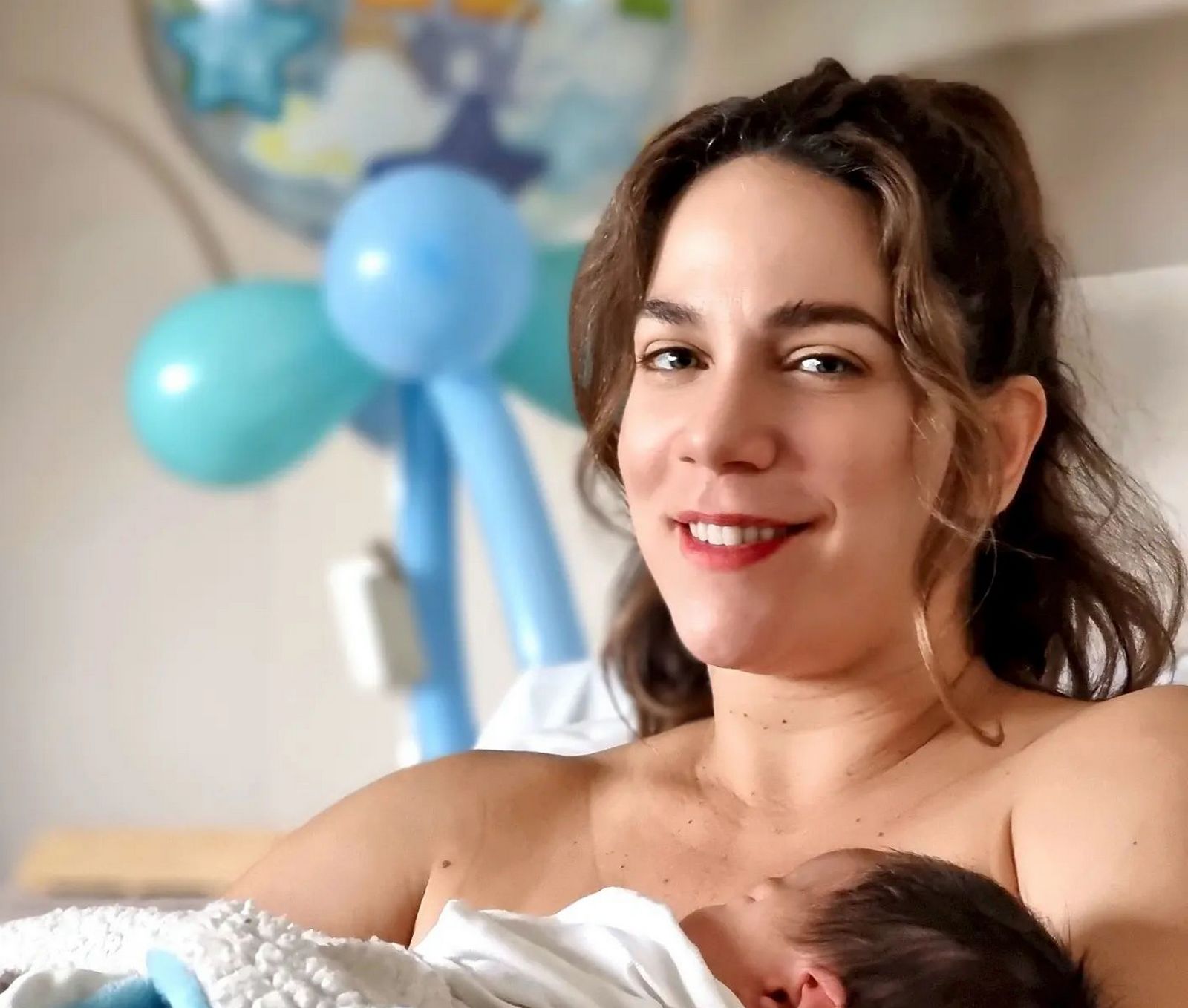 κατερίνα στικούδη: αγκαλιά με τον νεογέννητο γιο της - οι πρώτες φωτογραφίες
