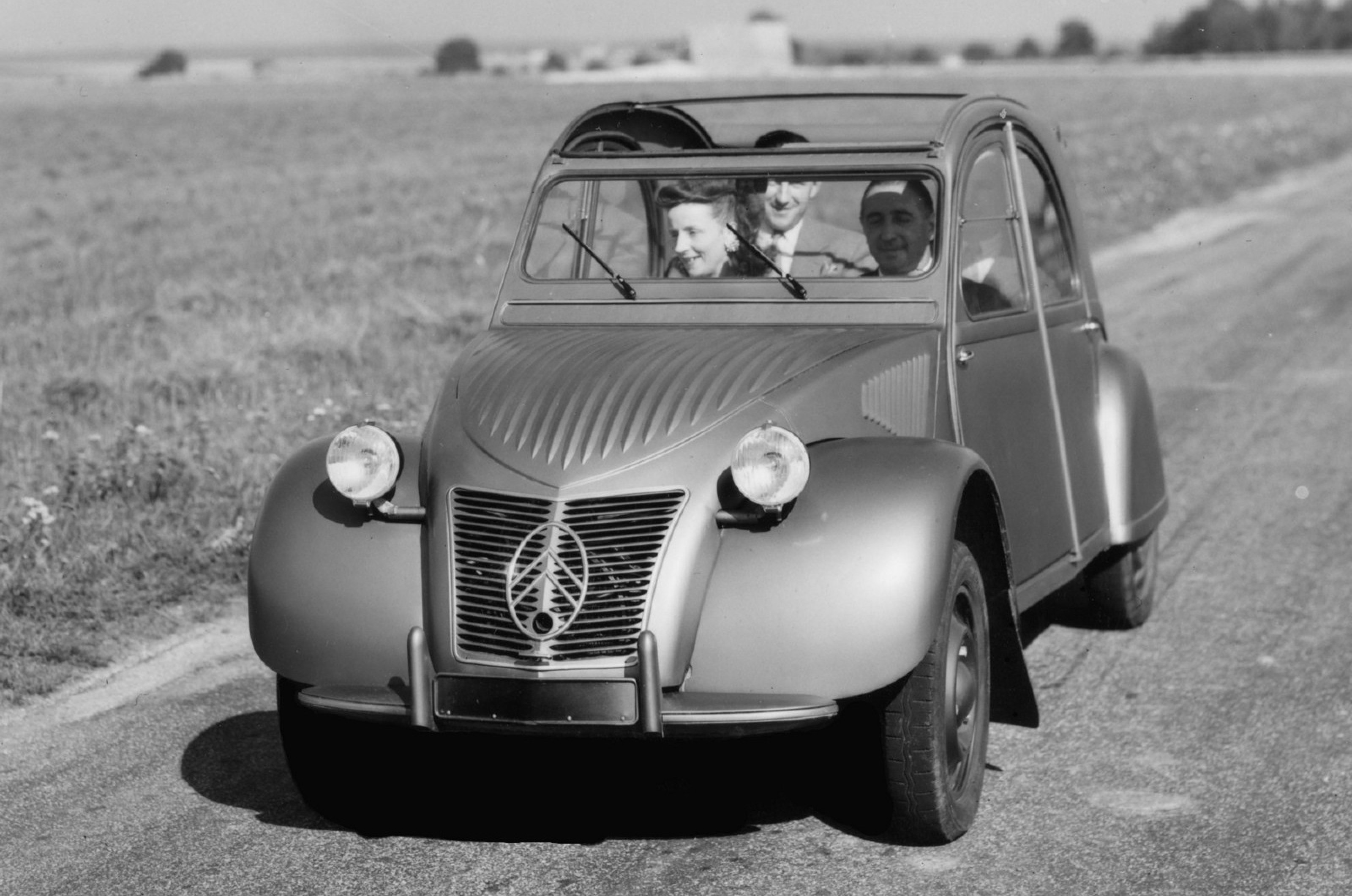 В каком году ситроен. Citroen 2cv 1949. Ситроен 2cv. Ситроен 2cv 1948. Ситроен 2cv модель.