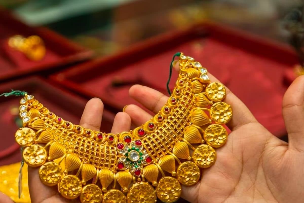 gold rate falls in india: check 22 carat price in your city on april 15