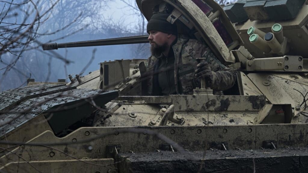 ukraine: l'armée dément avoir perdu sa tête de pont sur la rive occupée du dniepr
