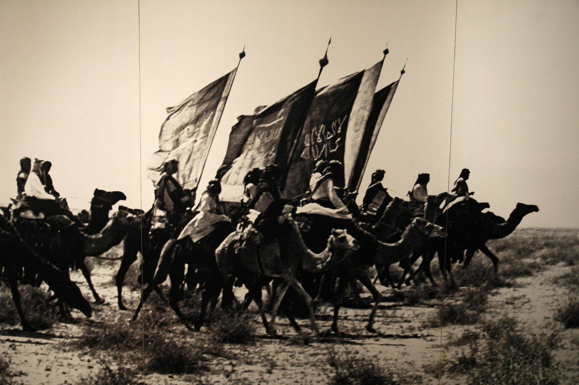Raiders with King Abdulaziz make their way into Riyadh to recapture the Saudi city, in 1910.