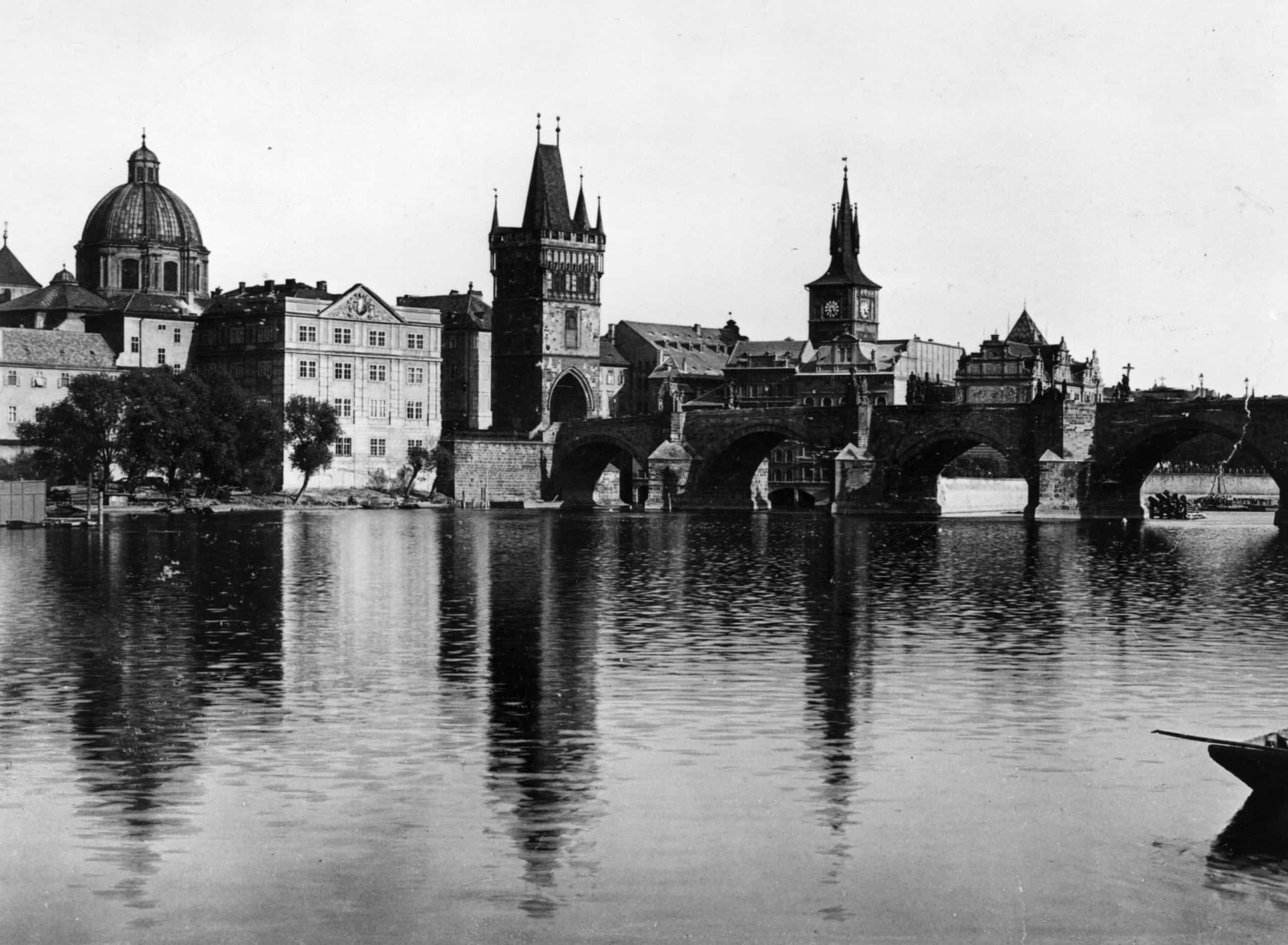 Prague Castle and the Charles Bridge reflect in the Vltava river. Photo taken in 1898.<p>You may also like:<a href="https://www.starsinsider.com/n/486617?utm_source=msn.com&utm_medium=display&utm_campaign=referral_description&utm_content=397441v1en-us"> The psychology behind why people hate certain celebrities</a></p>