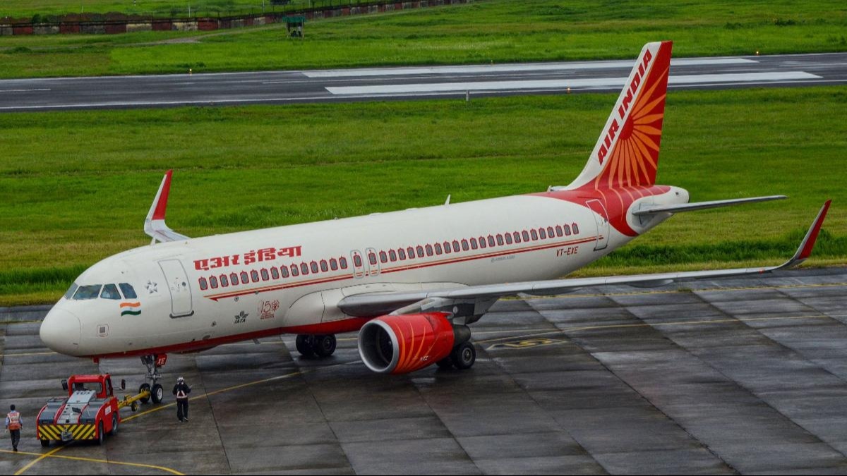 air india gets show cause notice after 80-year-old dies at mumbai airport