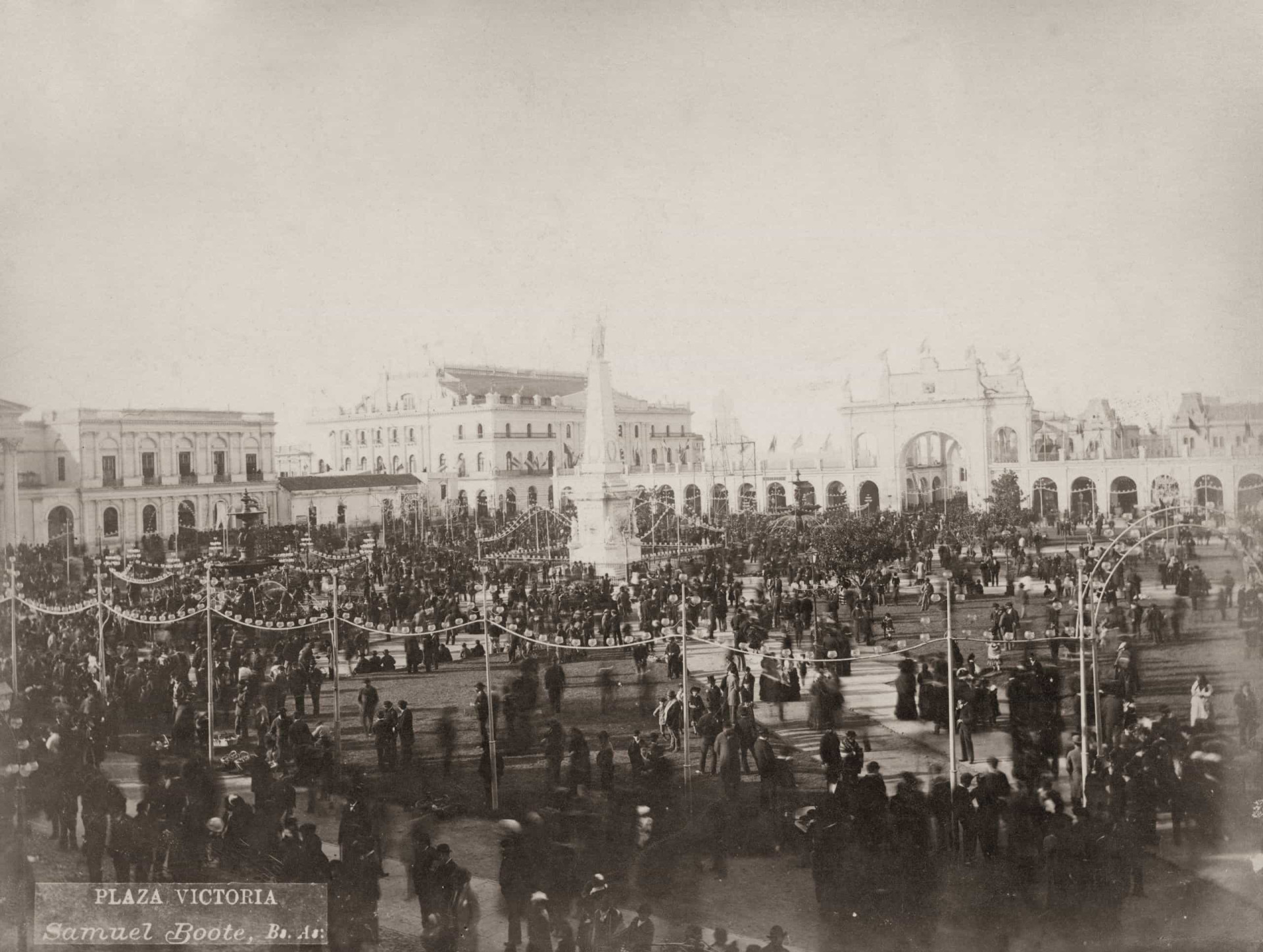 Taken circa 1880, crowds swarm round Plaza de la Victoria in the Argentinian capital.<p><a href="https://www.msn.com/en-us/community/channel/vid-7xx8mnucu55yw63we9va2gwr7uihbxwc68fxqp25x6tg4ftibpra?cvid=94631541bc0f4f89bfd59158d696ad7e">Follow us and access great exclusive content every day</a></p>
