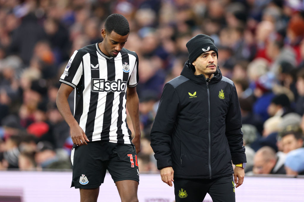 Newcastle Boss Eddie Howe Provides Injury Updates On Alexander Isak And ...