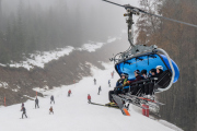 navzdory přetrvávající oblevě se na některých místech v česku dál lyžuje
